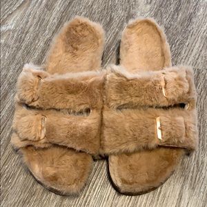 Posy faux fur buckle slipper in camel